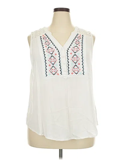 Pre-owned Torrid Sleeveless T-shirt In White