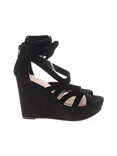 Pre-owned Torrid Wedges In Black