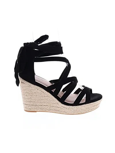 Pre-owned Torrid Wedges In Black