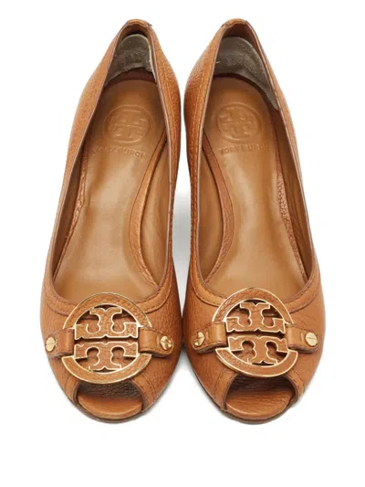 Pre-owned Tory Burch Amanda Logo Peep-toe Pumps In Brown