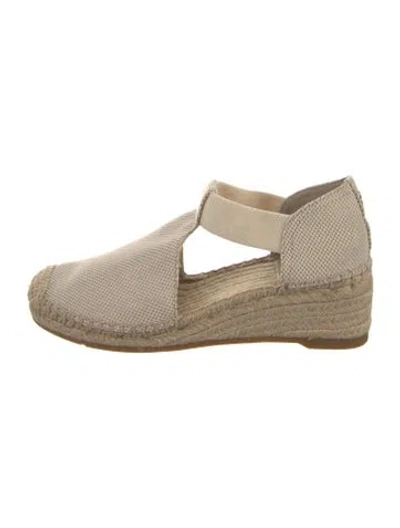 Pre-owned Tory Burch Canvas Pumps In Neutrals