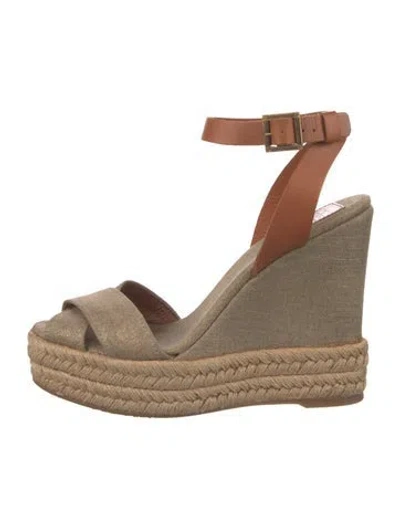 Pre-owned Tory Burch Canvas Pumps In Neutrals