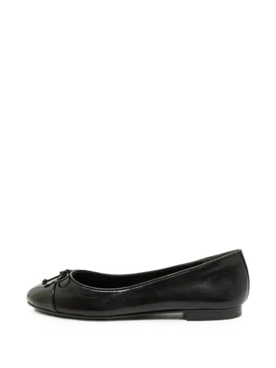 Pre-owned Tory Burch Cap-toe Bow Ballet Flats In Black
