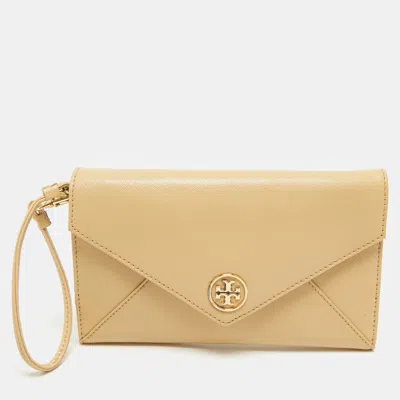 Pre-owned Tory Burch Cream Patent Leather Robinson Envelope Wristlet Clutch In Beige
