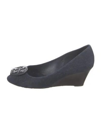 Pre-owned Tory Burch Denim Pumps In Blue