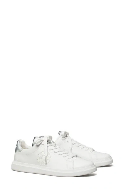 Tory Burch Double T Howell Court Sneaker In Silver