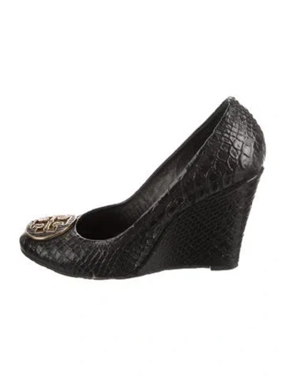 Pre-owned Tory Burch Embossed Leather Pumps In Black