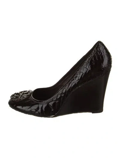 Pre-owned Tory Burch Embossed Leather Pumps In Brown
