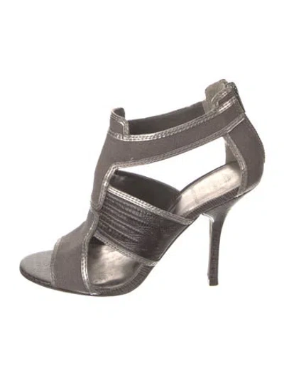 Pre-owned Tory Burch Embossed Leather T-strap Sandals In Black
