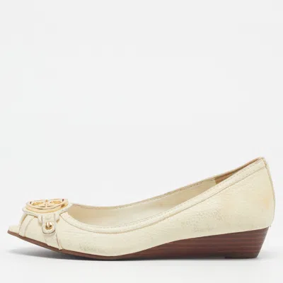 Pre-owned Tory Burch Julianne Size 37.5 Cream Leather Wedge Pumps In White