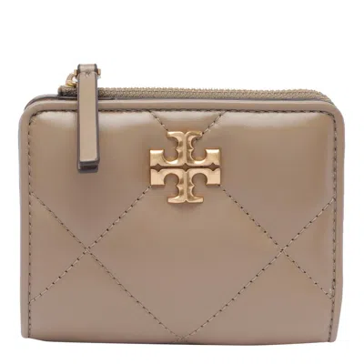 Tory Burch Kira Logo Plaque Quilted Wallet In Taupe Oak