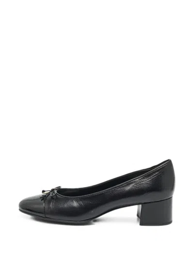 Pre-owned Tory Burch Laila Bow Heel Pumps In Black