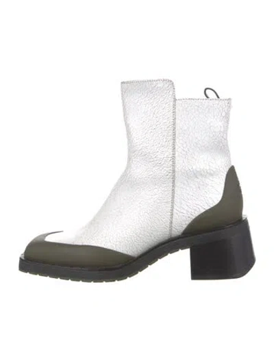 Pre-owned Tory Burch Leather Boots In Neutral