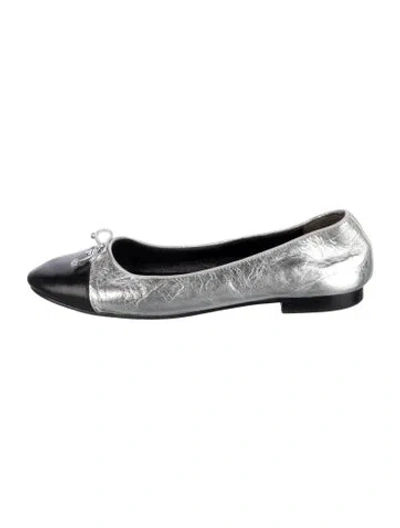 Pre-owned Tory Burch Leather Bow Accents Ballet Flats In Metallic/silver