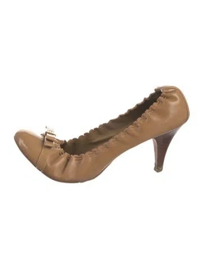 Pre-owned Tory Burch Leather Bow Accents Pumps In Neutral