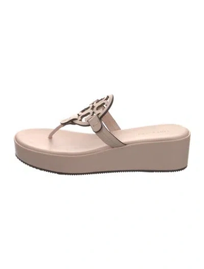 Pre-owned Tory Burch Leather Flip Flops In Neutral