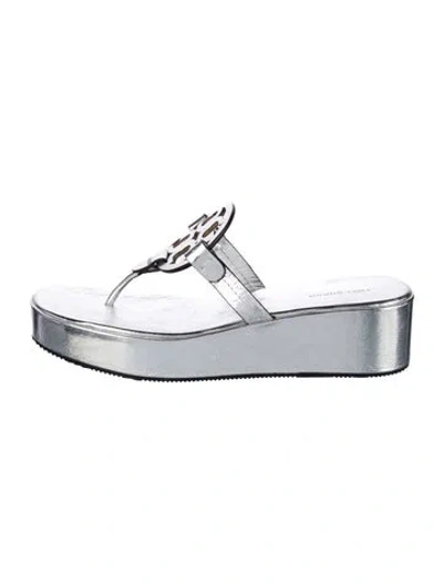 Pre-owned Tory Burch Leather Flip Flops In Silver