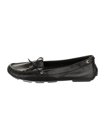 Pre-owned Tory Burch Leather Loafers In Black