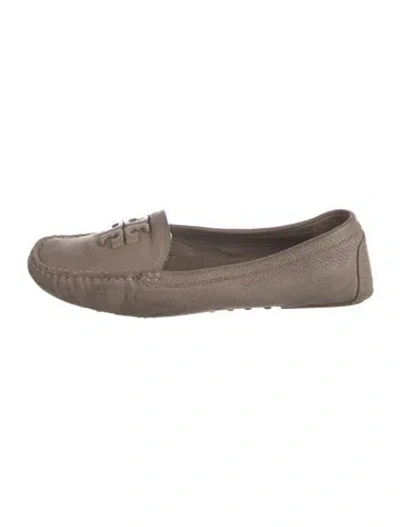 Pre-owned Tory Burch Leather Loafers In Neutral