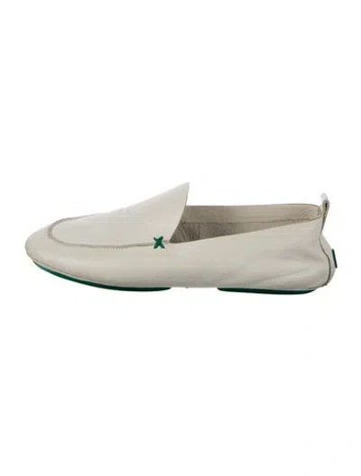 Pre-owned Tory Burch Leather Loafers In Neutrals/white
