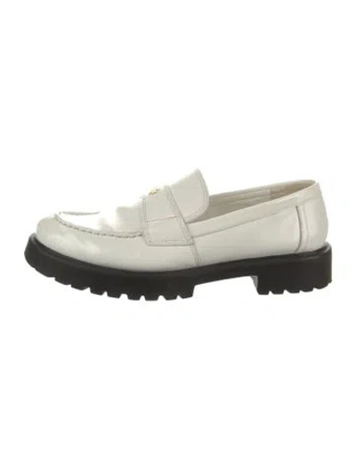 Pre-owned Tory Burch Leather Loafers In White