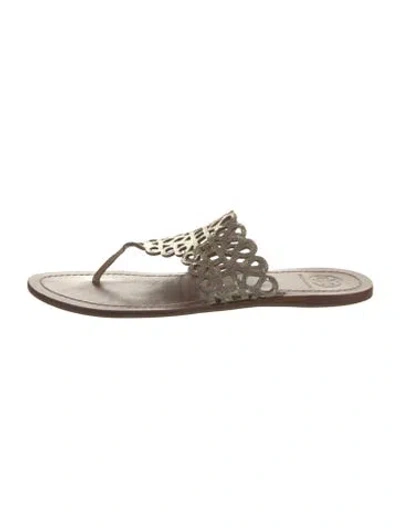 Pre-owned Tory Burch Leather Patterned Flip Flops In Gold