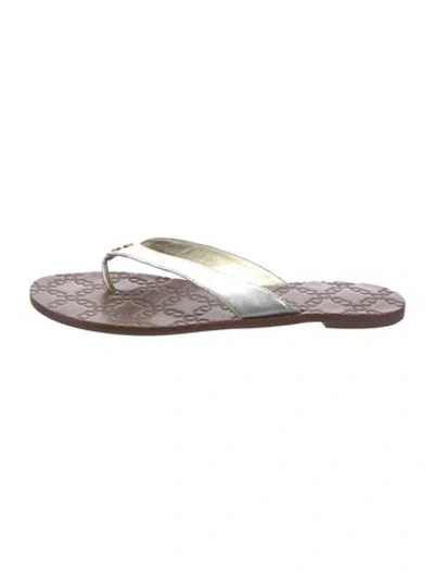 Pre-owned Tory Burch Leather Patterned Flip Flops In Gold
