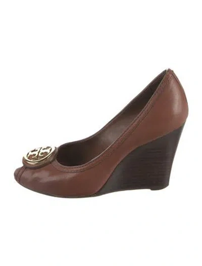 Pre-owned Tory Burch Leather Pumps In Brown