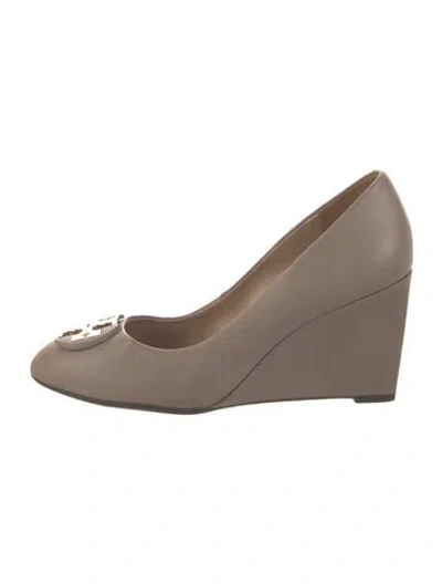 Pre-owned Tory Burch Leather Pumps In Brown
