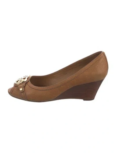 Pre-owned Tory Burch Leather Pumps In Brown