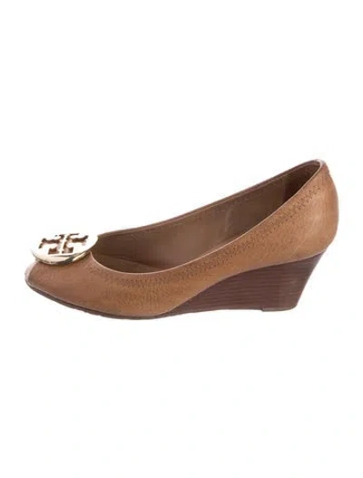 Pre-owned Tory Burch Leather Pumps In Brown