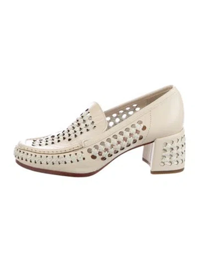 Pre-owned Tory Burch Leather Pumps In Neutral