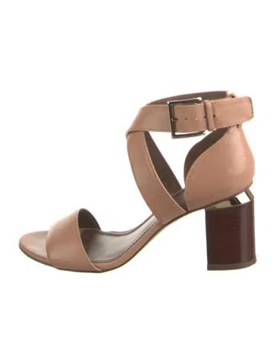 Pre-owned Tory Burch Leather Pumps In Neutral