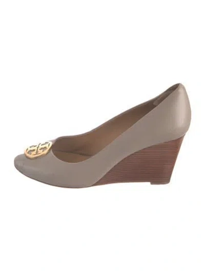 Pre-owned Tory Burch Leather Pumps In Neutrals