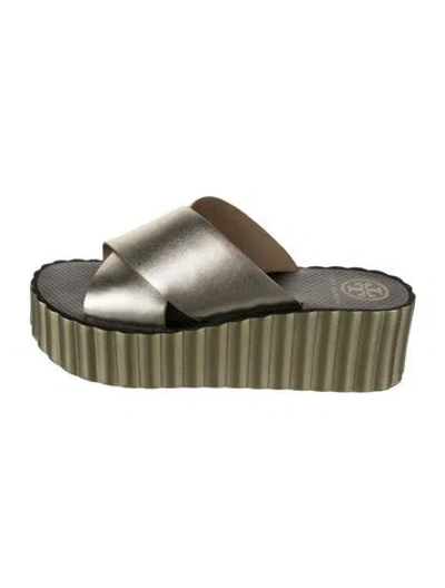 Pre-owned Tory Burch Leather Slides In Gold
