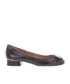 Tory Burch Logo Plaque Block Heel Pumps In Black
