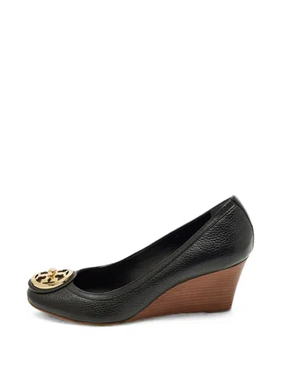Pre-owned Tory Burch Logo-detail Wedge Pumps In Black