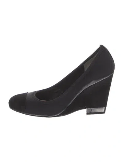 Pre-owned Tory Burch Neoprene Pumps In Black