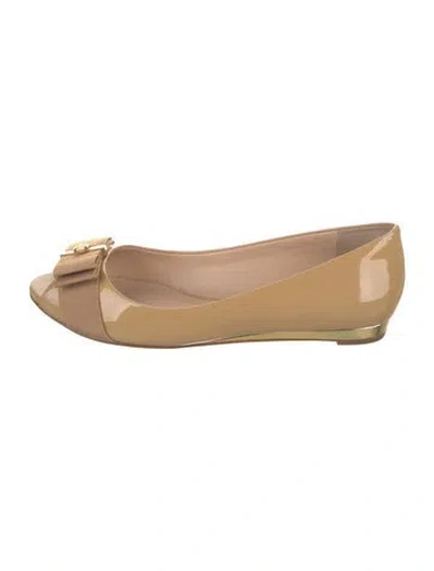 Pre-owned Tory Burch Patent Leather Bow Accents Ballet Flats In Neutral