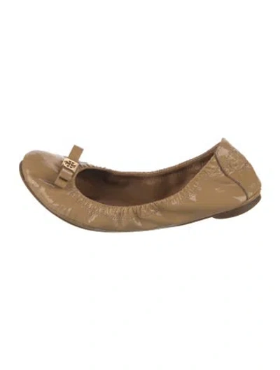 Pre-owned Tory Burch Patent Leather Bow Accents Ballet Flats In Neutrals