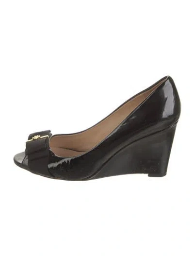Pre-owned Tory Burch Patent Leather Bow Accents Pumps In Black