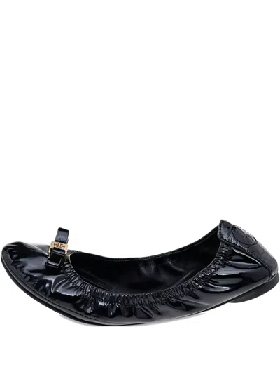 Pre-owned Tory Burch Patent Leather Bow Flats In Black