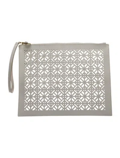 Pre-owned Tory Burch Patent Leather Clutch In Grey