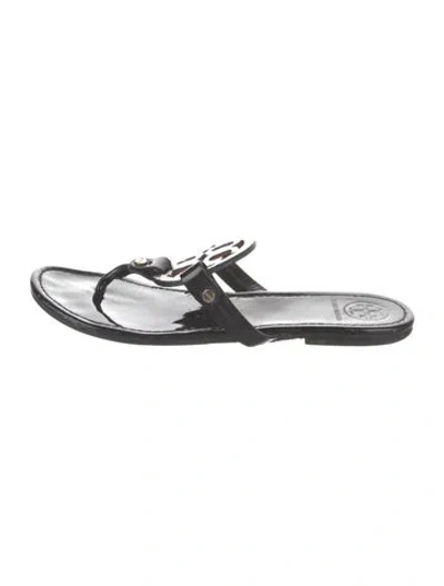 Pre-owned Tory Burch Patent Leather Flip Flops In Black