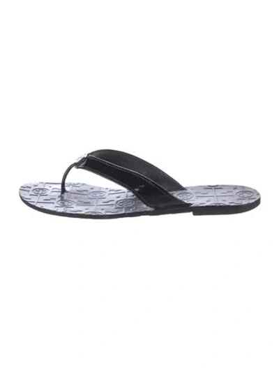 Pre-owned Tory Burch Patent Leather Flip Flops In Black