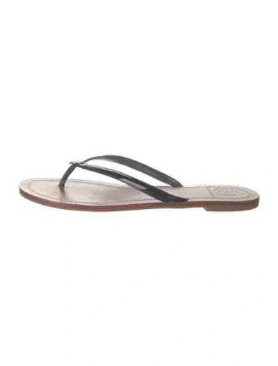 Pre-owned Tory Burch Patent Leather Flip Flops In Black