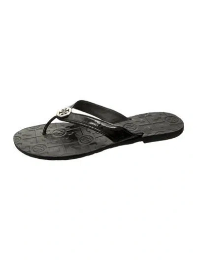 Pre-owned Tory Burch Patent Leather Flip Flops In Black