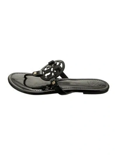 Pre-owned Tory Burch Patent Leather Flip Flops In Black