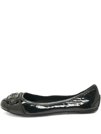 Pre-owned Tory Burch Patent-leather Logo Ballet Flats In Black
