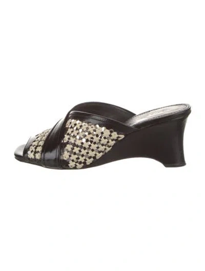 Pre-owned Tory Burch Patent Leather Patterned Slides In Black